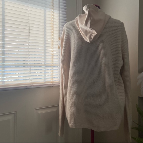 Splendid women cream fuzzy sweater knit longsleeves hoodie sweater. Size L. Used - Picture 3 of 7